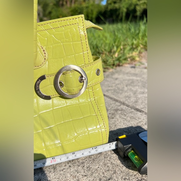 Vintage lime green leather handbag with silver details - Picture 9 of 17